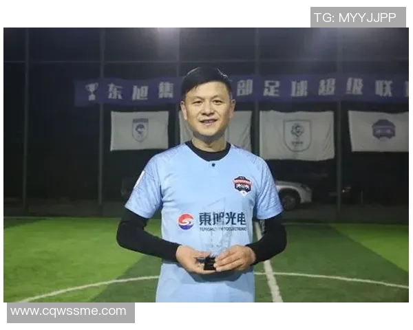 重庆足球队在钻石联赛中的拼搏历程与荣耀时刻回顾
